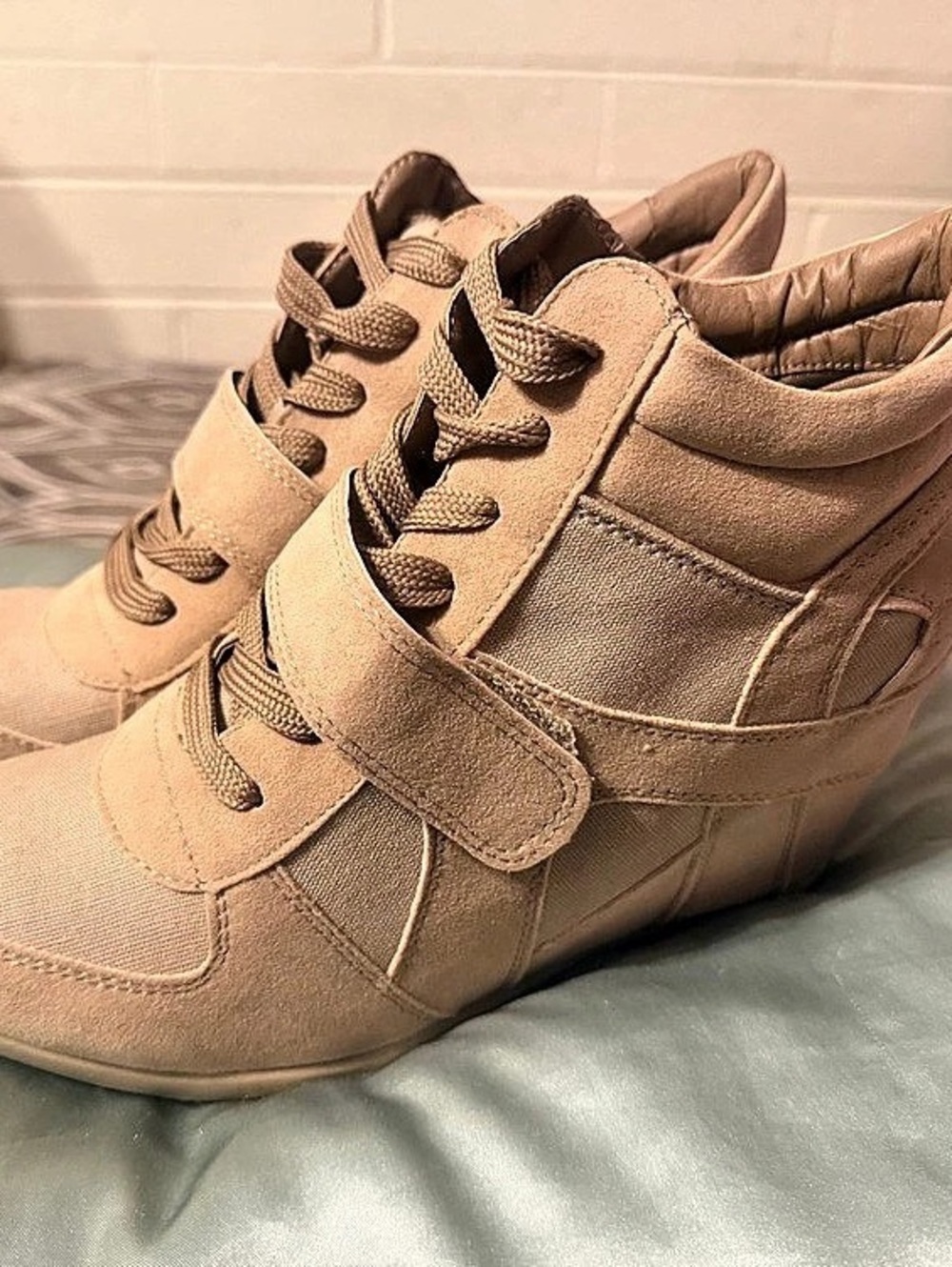 TOMS Women's Brown High-Top Sneakers Like New